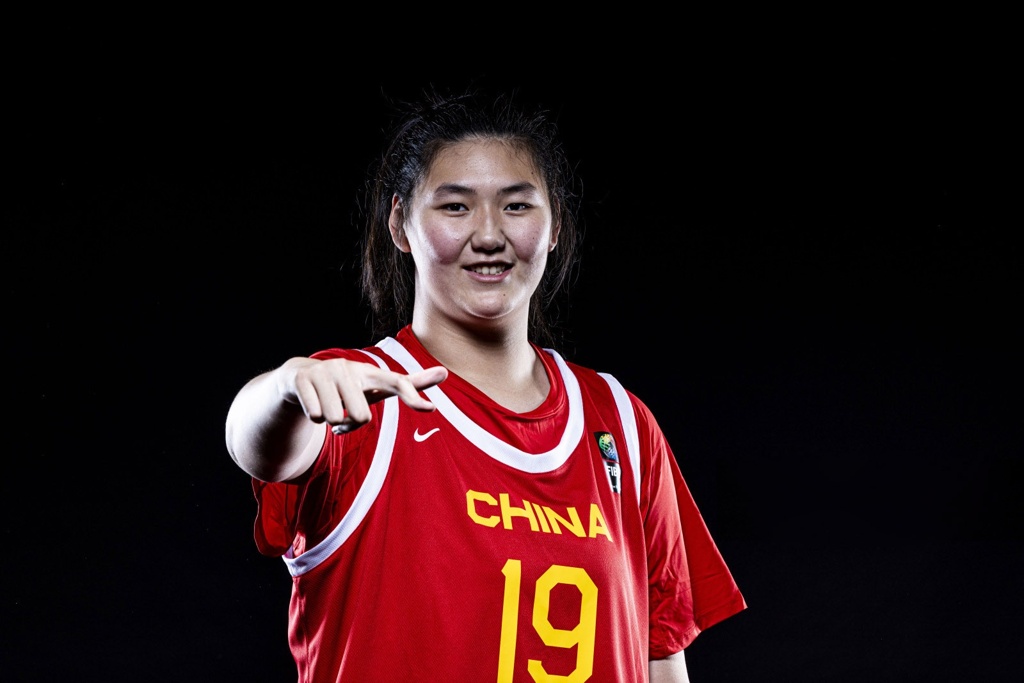 女篮几大看点：张子宇成年组首秀 谁能顶替李梦 杨舒予能否挑大梁